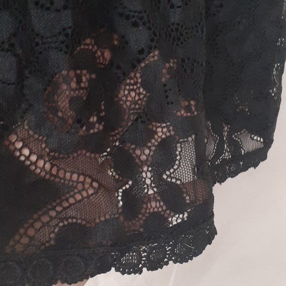 Black v-neck lace sleeveless top size 3XL (#13) - Picture 3 of 9